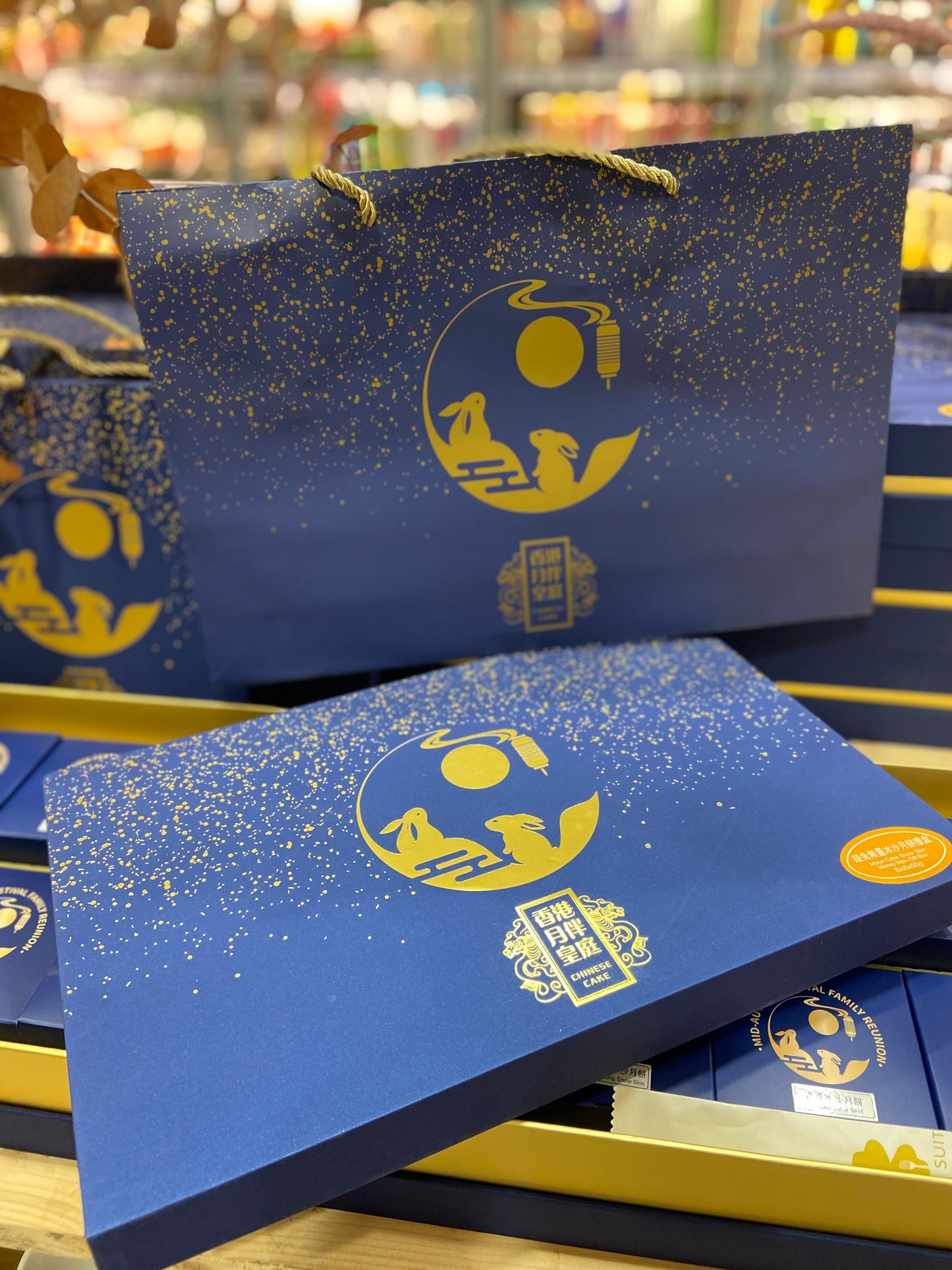 YB Moon Cake Snow Skin Max Gift Box 8x60g 香港月伴皇庭钱兔无量冰沙月饼礼盒